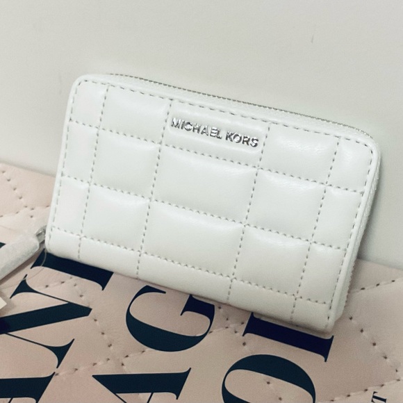 Michael Kors Handbags - Michael Kors Quilted White Wallet